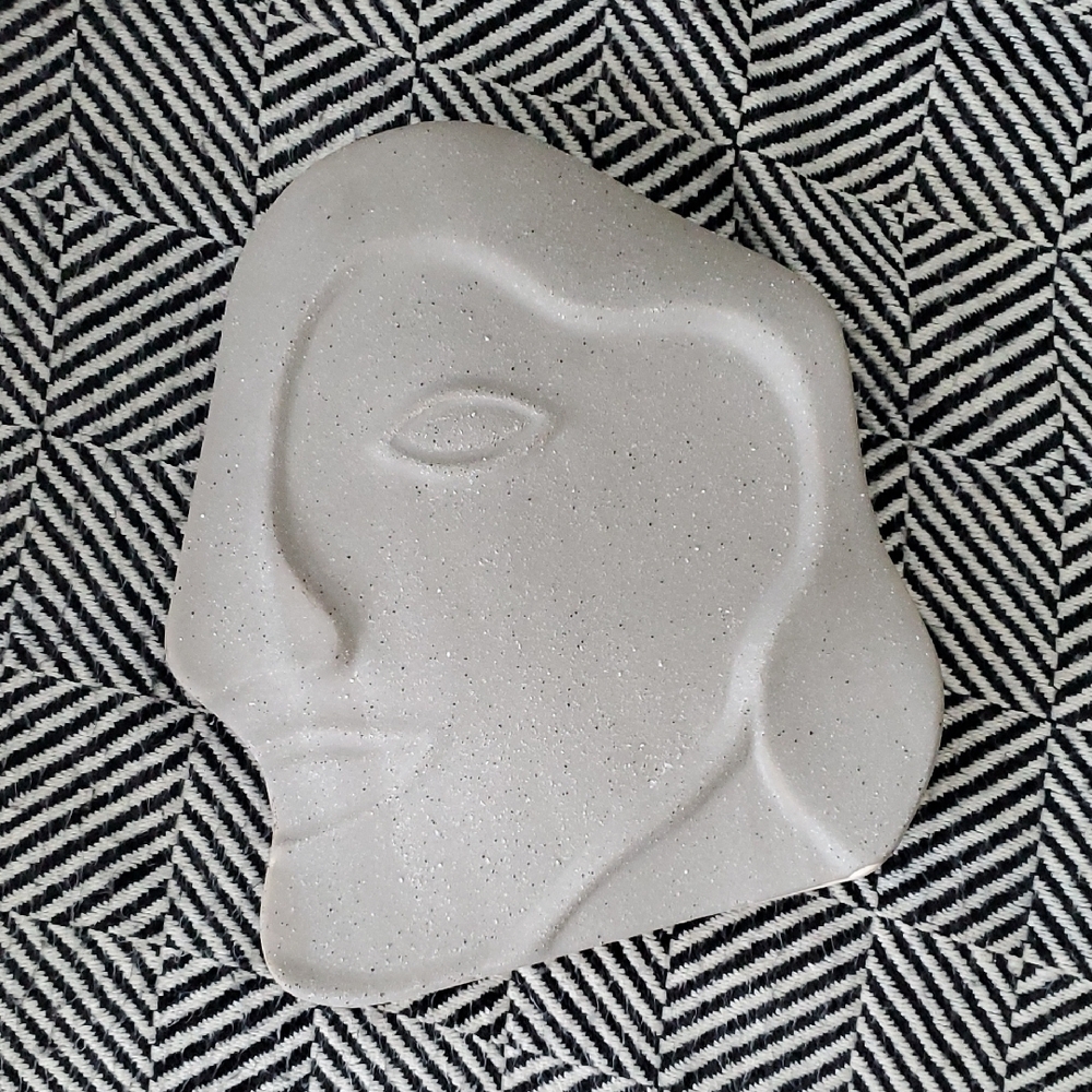 😸Abstract Face Wall Vase – Minimalist Modern Planter
